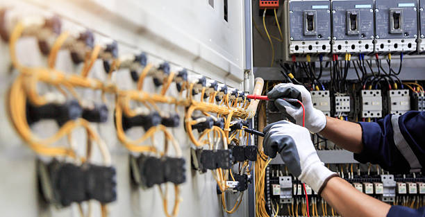 Professional Electrician technician working in Blue Mountain, MS